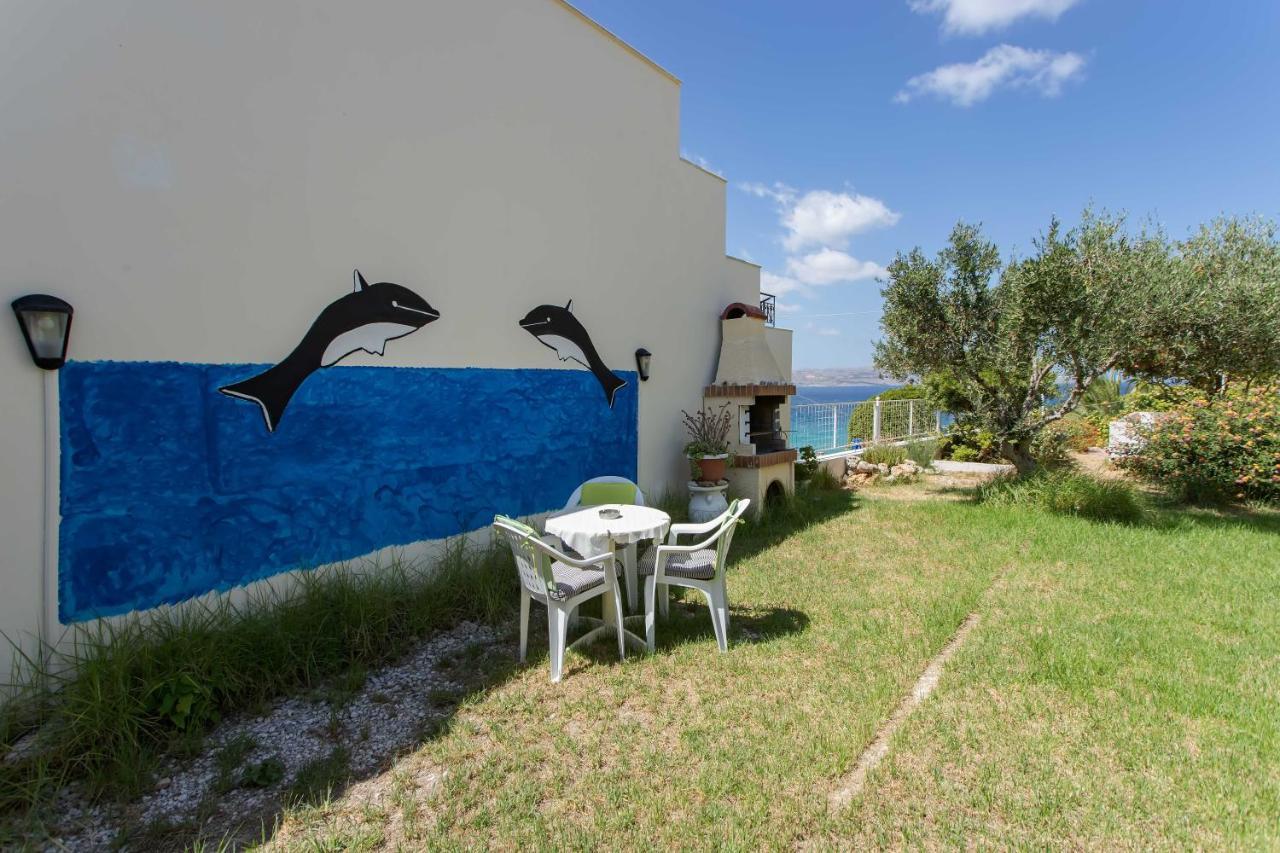 Manos Apartments Almirida Екстериор снимка