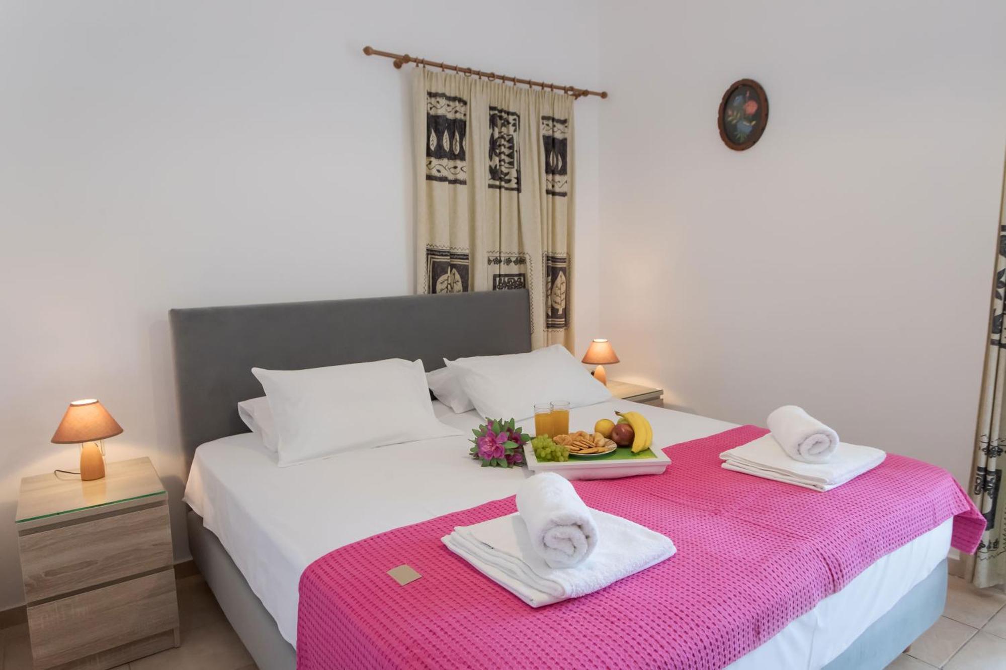 Manos Apartments Almirida Стая снимка