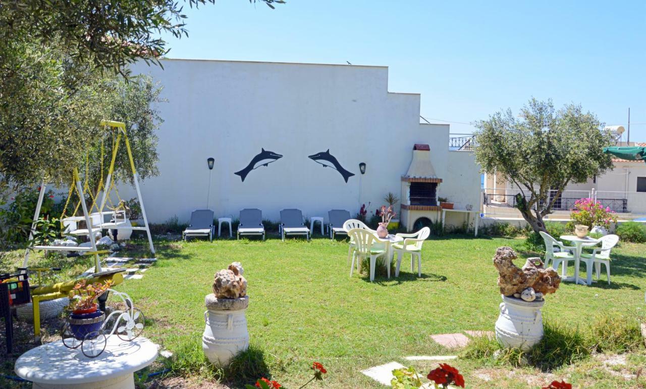 Manos Apartments Almirida Екстериор снимка