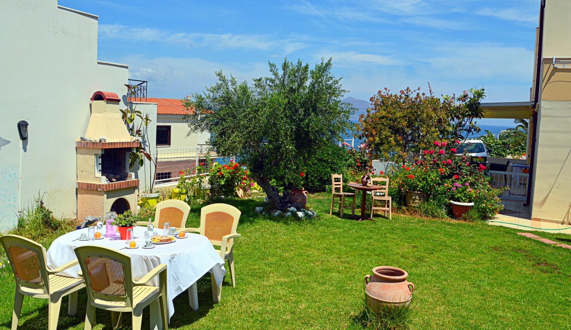 Manos Apartments Almirida Екстериор снимка