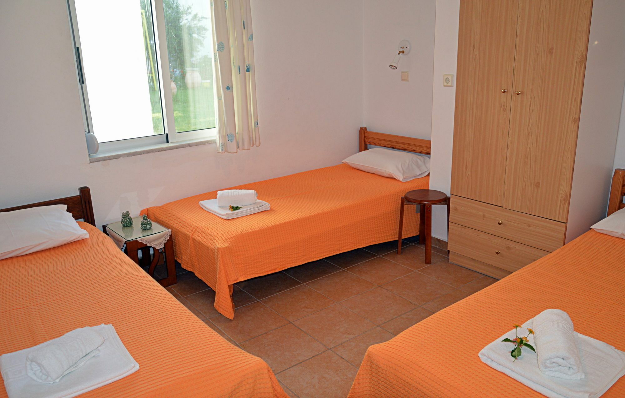 Manos Apartments Almirida Екстериор снимка